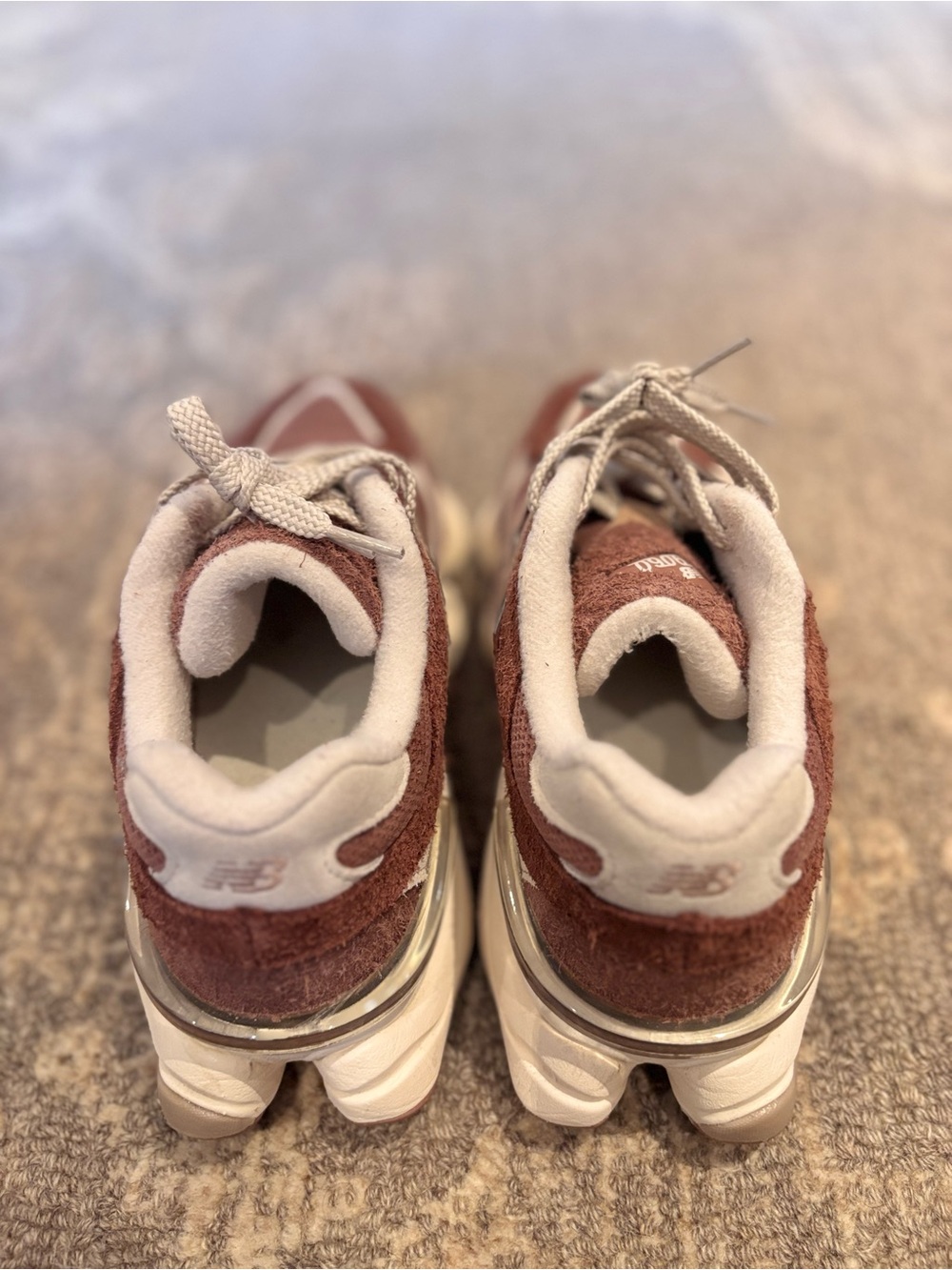Women’s New Balance 9060 sneakers in the 'Rich Oak/Timberwolf' colorway - Picture 3 of 5
